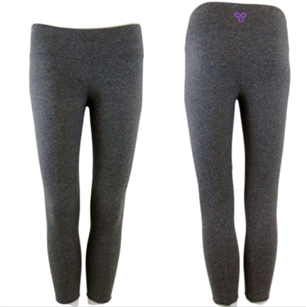 🩶 Cropped Yoga & Workout Capri Leggings – Size S – by TNA